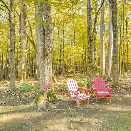 Tranquil 3 Bedroom Stockbridge House With Private Deck!